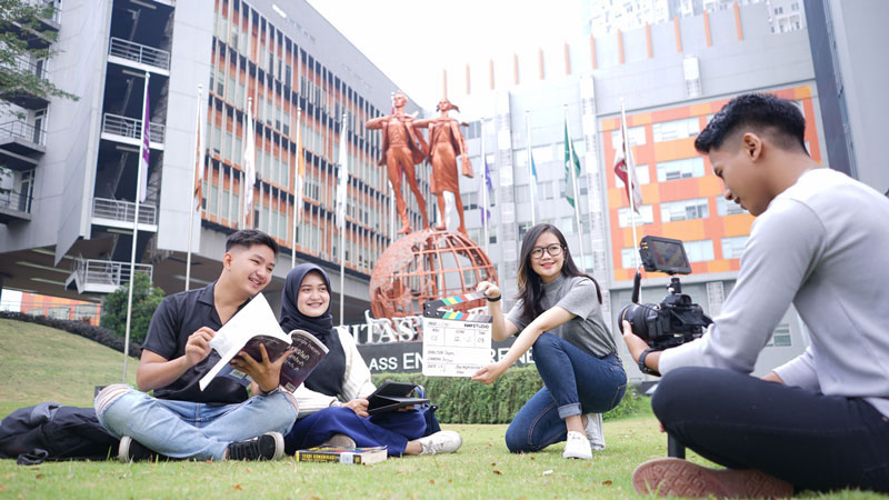 Keuntungan Menjadi Mahasiswa Universitas Terbaik di Indonesia